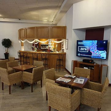 bar avec fauteuils